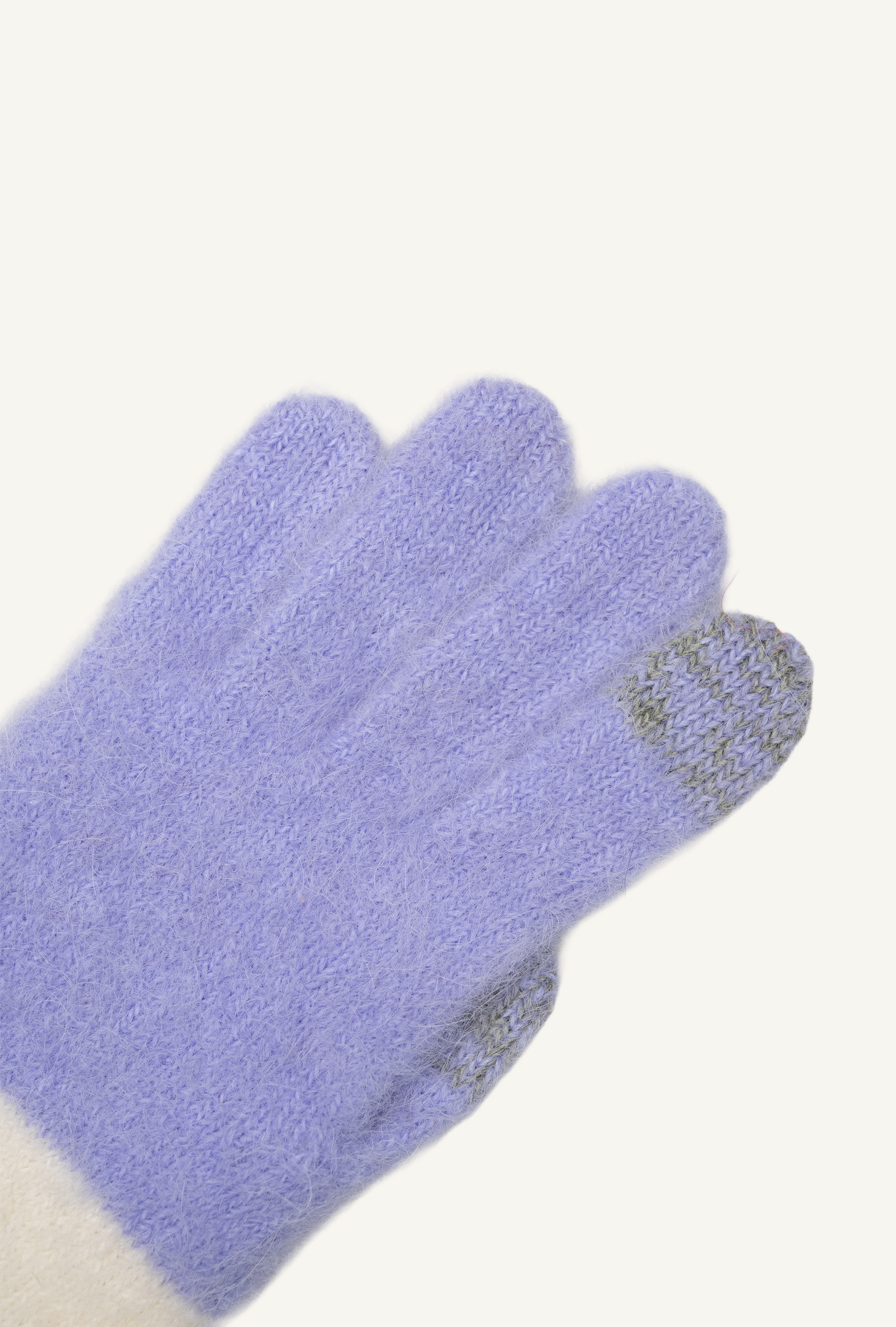 KASUMI touchscreen gloves in Lavender Cream, close-up of the knit and Eletex II conductive fingertip