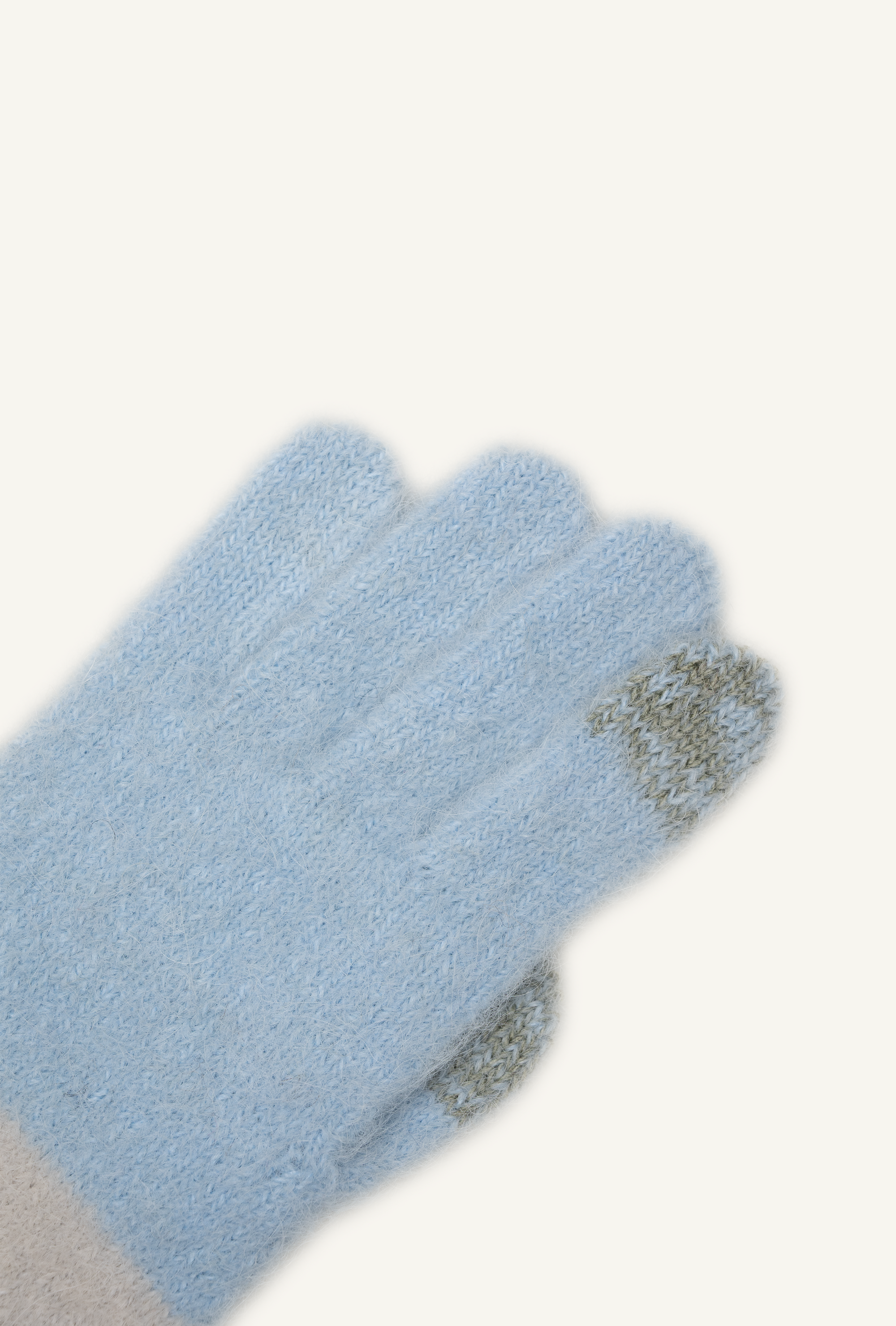 KASUMI touchscreen gloves in Powder Blue, close-up of the knit and Eletex II conductive fingertip