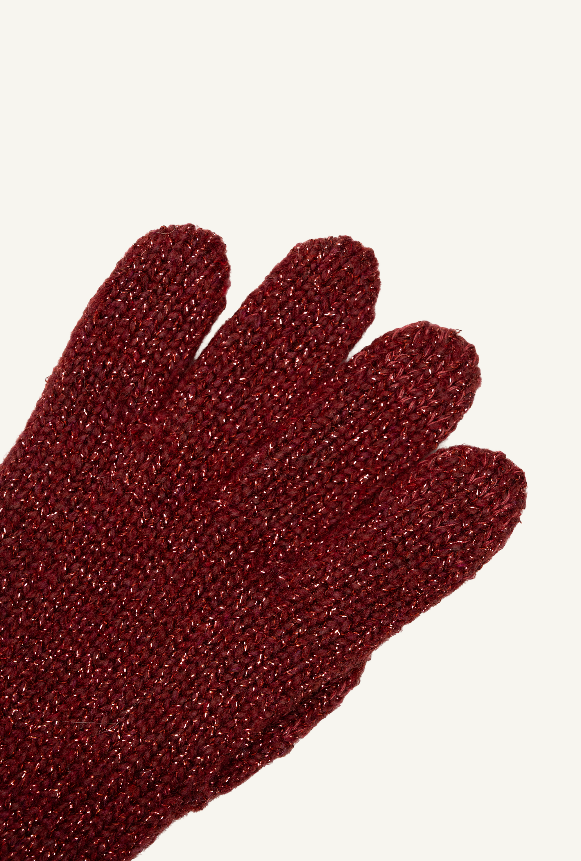 KIRA touchscreen gloves in Burgundy with gold lamé, close-up of the knit and Eletex II conductive fingertip