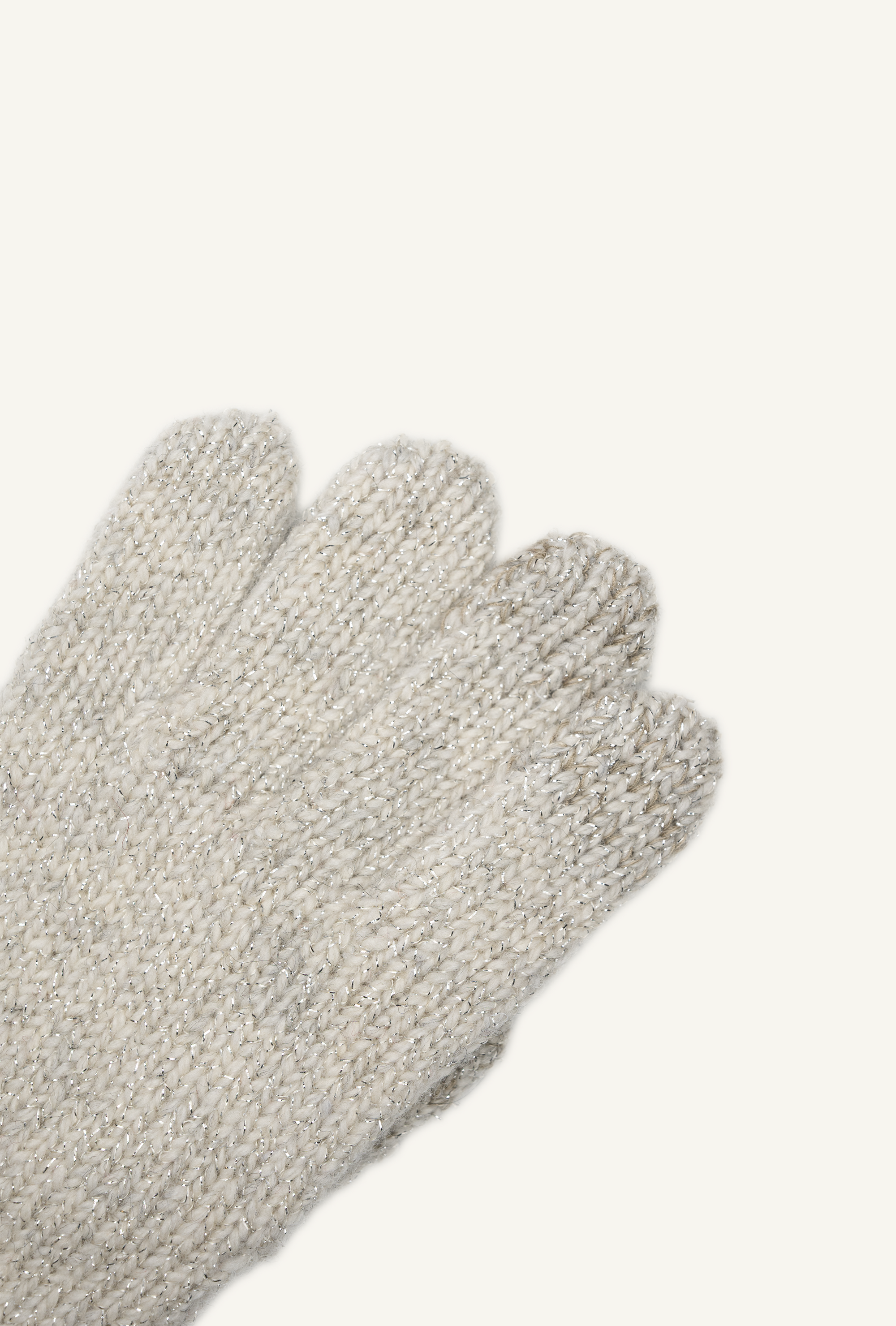 KIRA touchscreen gloves in Off-White with silver lamé, close-up of the knit and Eletex II conductive fingertip