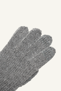 KIRA touchscreen gloves in Silver with silver lamé, close-up of the knit and Eletex II conductive fingertip