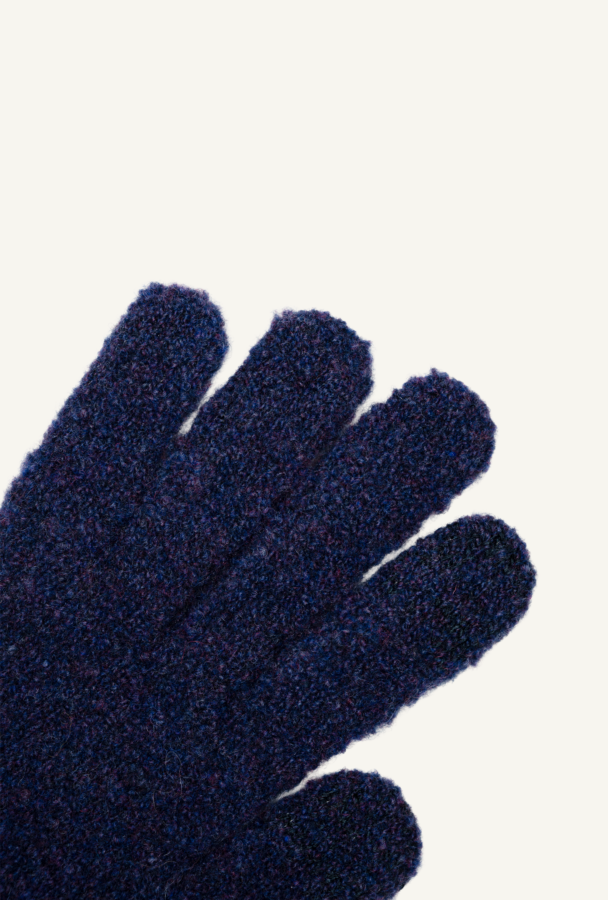 MOKO touchscreen gloves in Dark Plum, close-up of the knit and Eletex II conductive fingertip