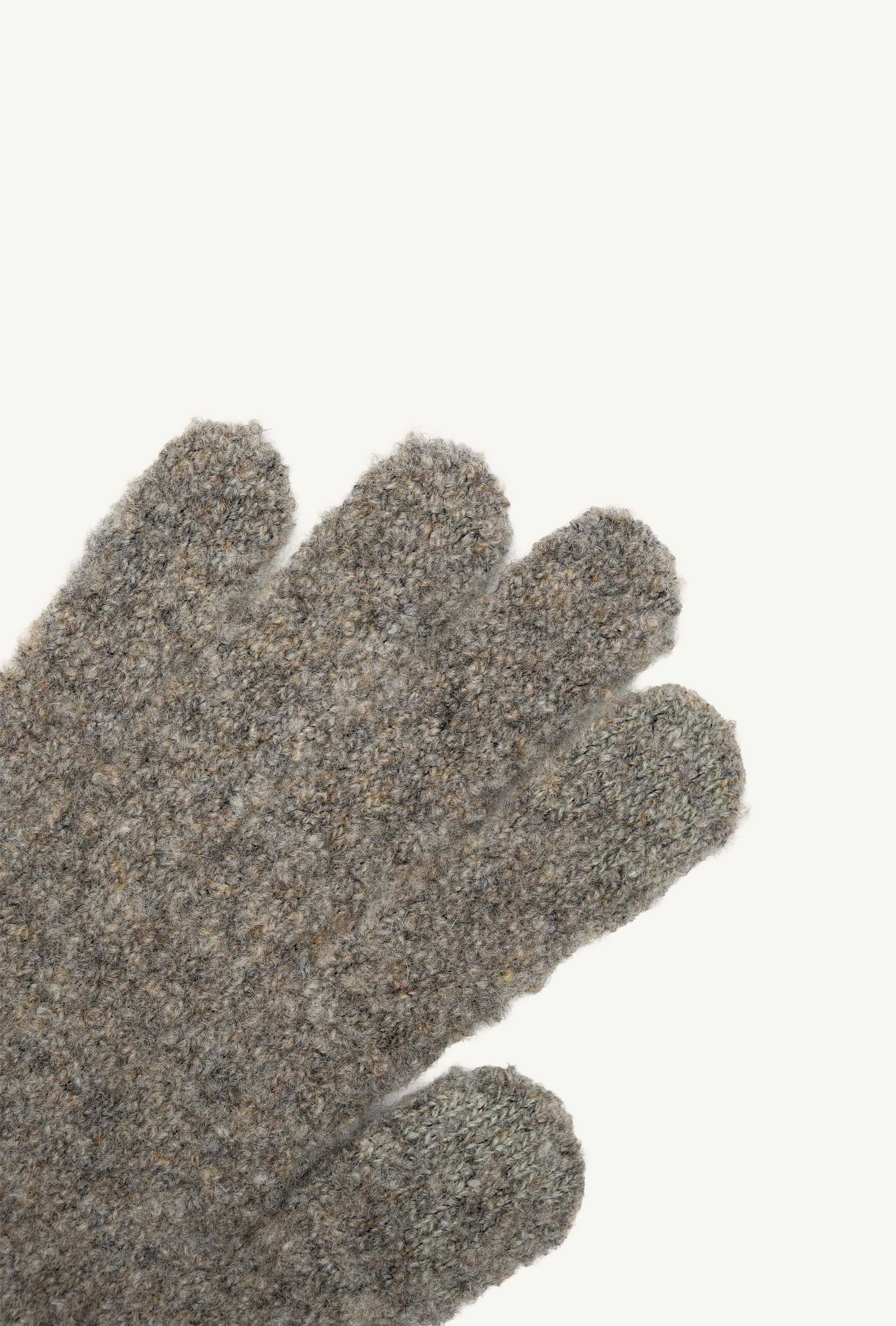 MOKO touchscreen gloves in Oatmeal, close-up of the knit and Eletex II conductive fingertip