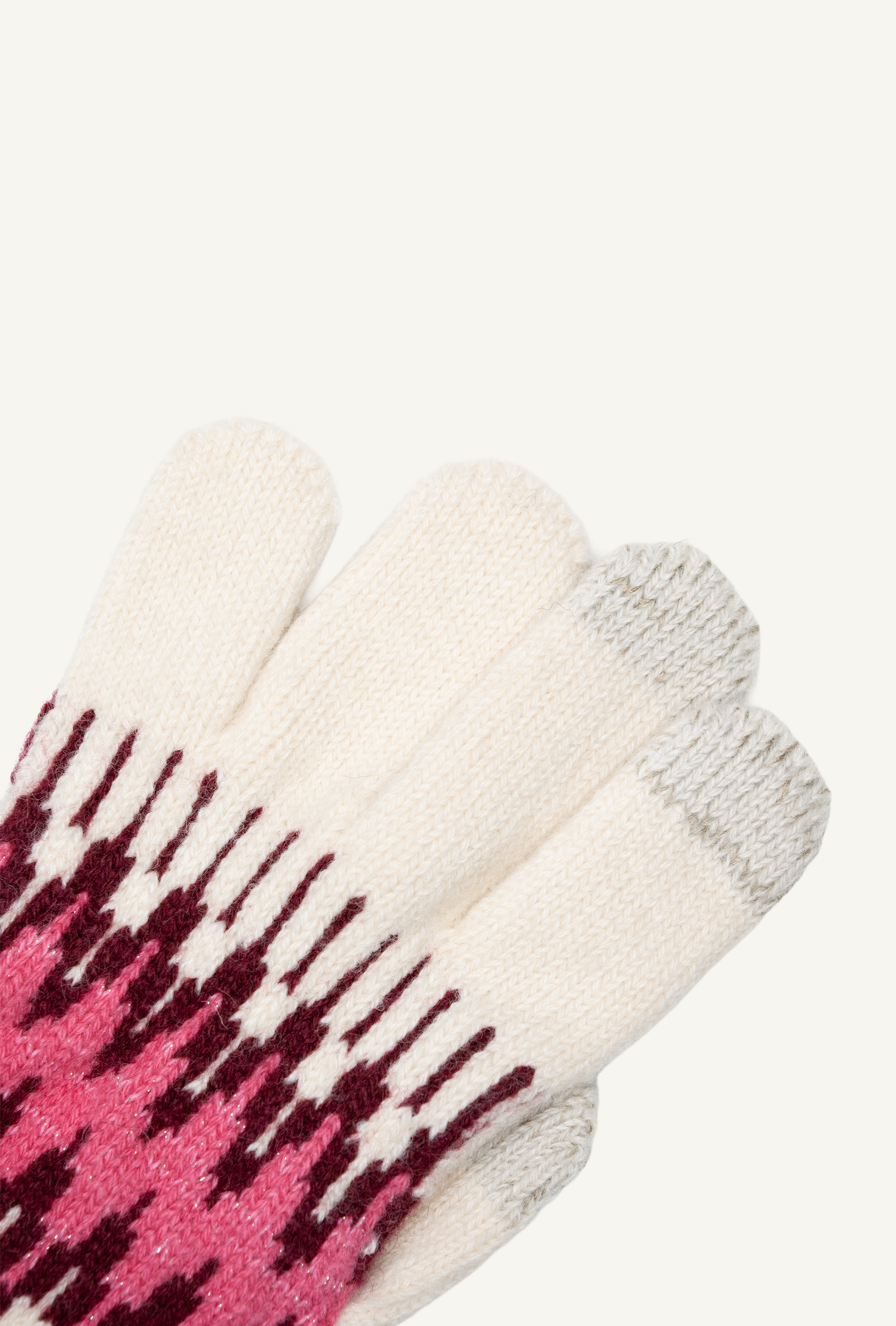 SAYA touchscreen gloves in Rose, close-up of the knit and Eletex II conductive fingertip